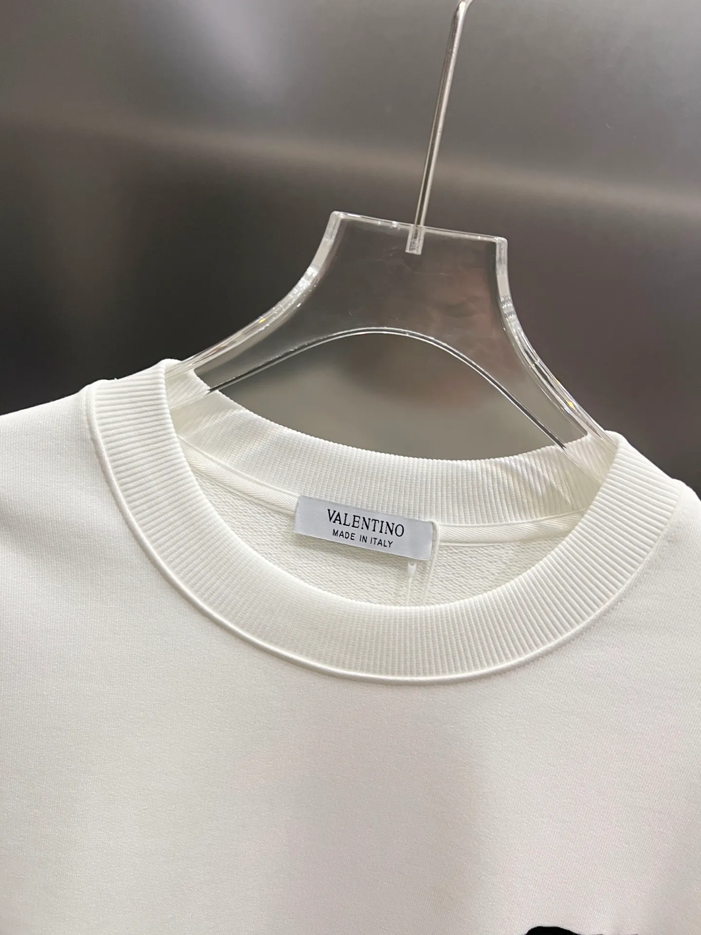 Valentino 2026 Autumn and Winter New Arrival round neck long-sleeved sweatshirt New Arrival logo Middle Eastern Australian diamond + flocking printing technology short-sleeved T-shirt Premium version! The custom-made fabrics at the counter are Breathable and have high comfort. The real thing is great🔥Same Style for men and women, loose version, Size S M L XL XXL, five sizes, Black White